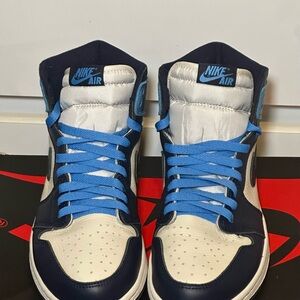 Nike Air Jordan 1 High-Top Sneakers in Obsidian/University Blue